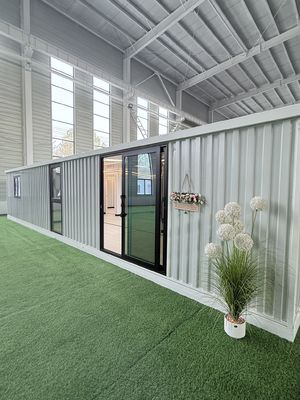 40ft Expandable Container Home with 18mm Floor Thickness, Level 8 Seismic Performance, and Bull 30*30 Flat Lamp Lighting
