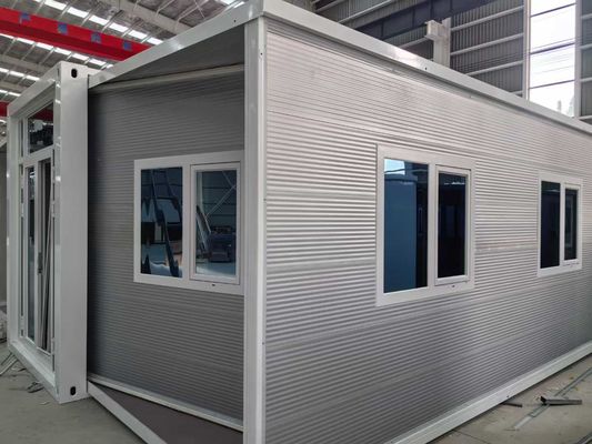Polyurethane Foam Insulation and Aluminum Alloy Sliding Window in Expandable Container House for Temporary or Permanent Housing